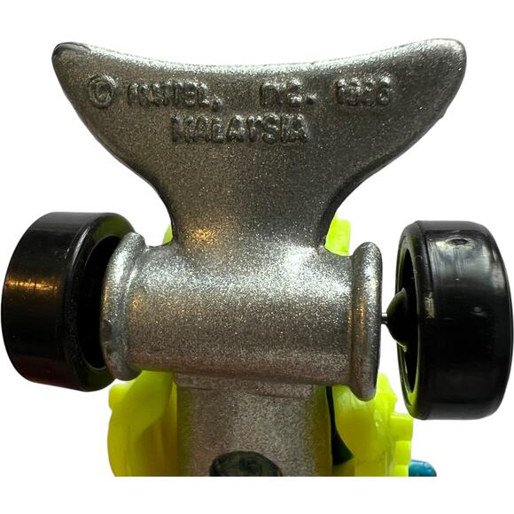 Hot Wheels Shark Bite Lightning Strike Teal & Neon Yellow Die-Cast Race Car - Picture 7 of 8